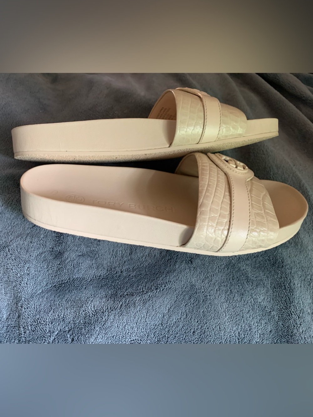 Tory Burch Beige Croc-Embossed Logo Slide Sandals Cream size 8 - Picture 3 of 5